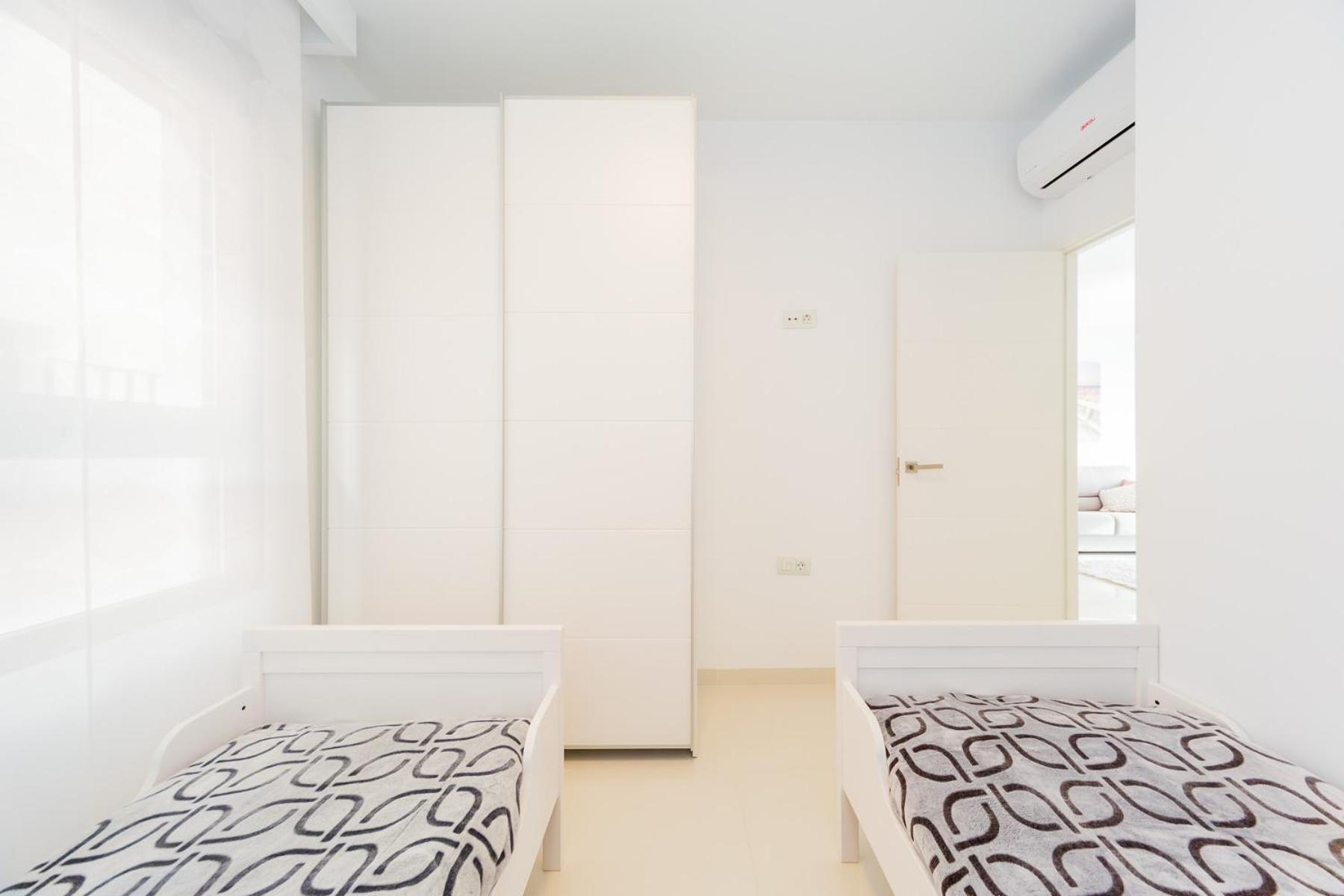 Luxurious 2 Bedroom Apartment Near The Beach Torre de la Horadada Room photo
