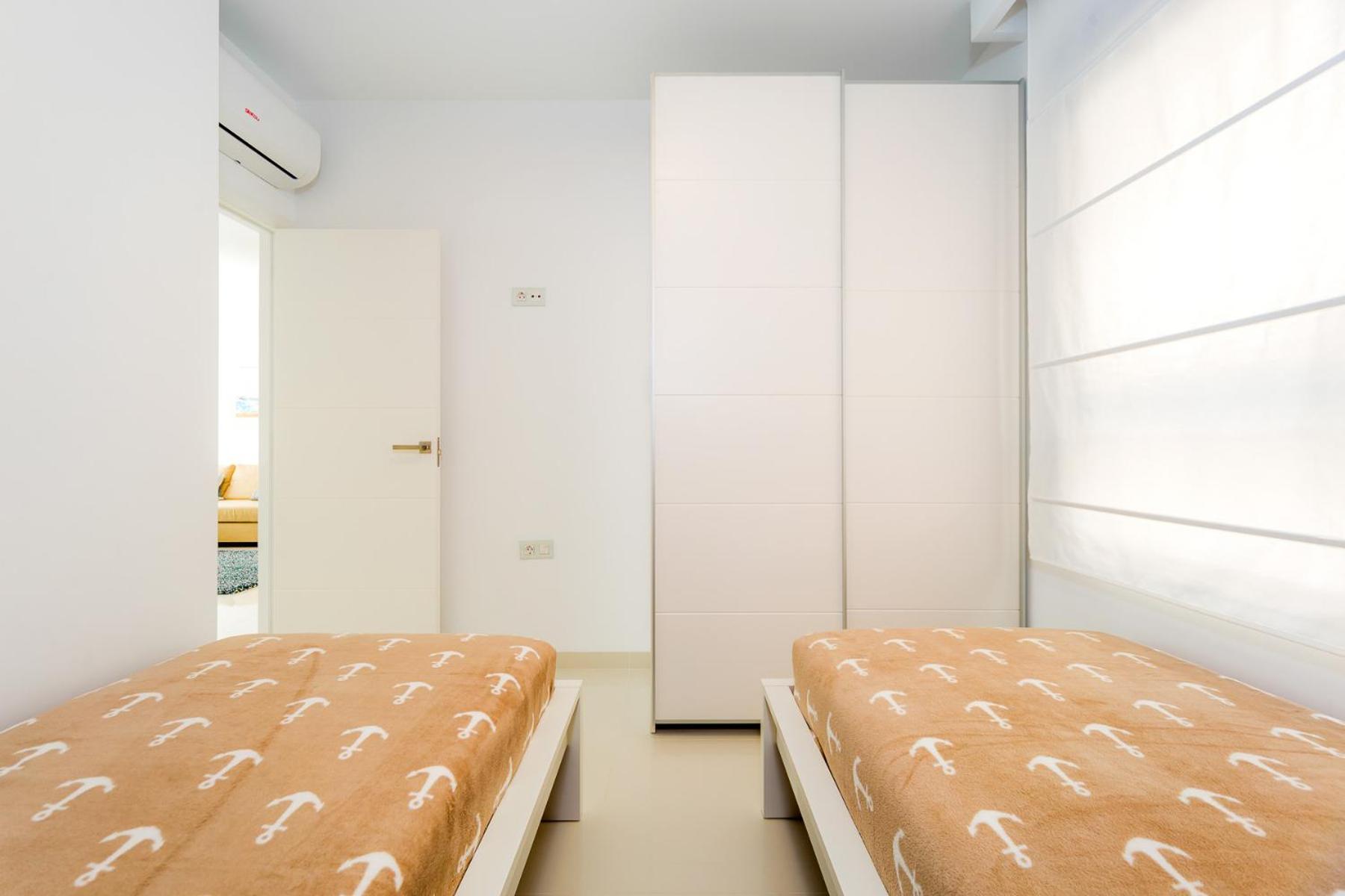 Luxurious 2 Bedroom Apartment Near The Beach Torre de la Horadada Room photo